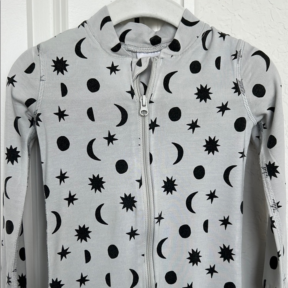 Hanna Andersson Gray and Black Celestial Zip-Up